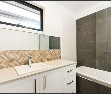 1D Victoria Avenue, Mitcham VIC 3132 - Townhouse For Rent | Domain - Photo 2