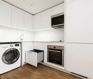 798 Richmond Street West - Photo 2