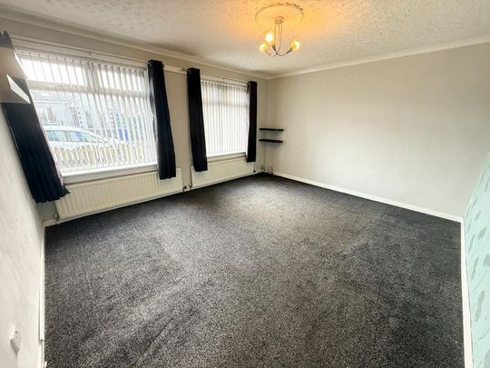 3 bedroom ground floor flat to rent - Photo 1