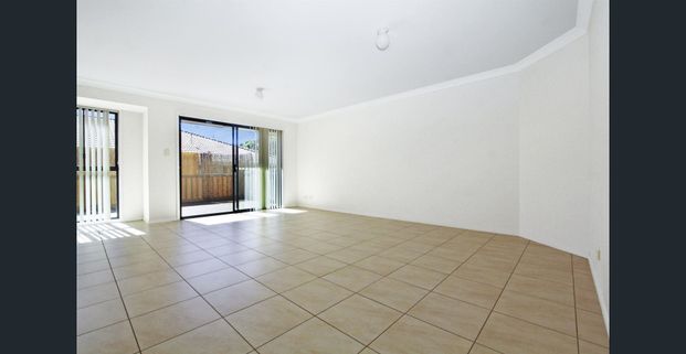 Huge family home - Perfect for dual living! - Photo 1