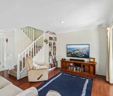 WELL MAINTAINED TOWNHOUSE - Photo 4