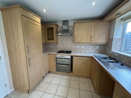 3 bedroom semi-detached house to rent - Photo 4