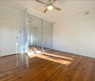 LARGE 3 BEDROOM FAMILY HOME - Photo 4