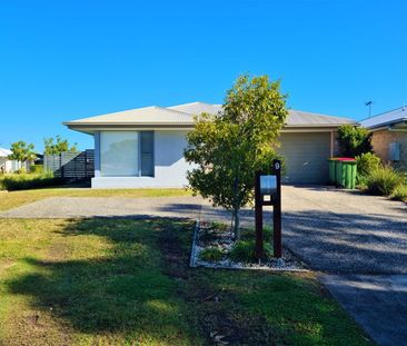 Impeccable Family Living only 800m from the Waterfront - Photo 2