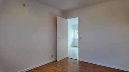 Gezellig en energiezuinig appartement met terras in centrum Eeklo! - Photo 2