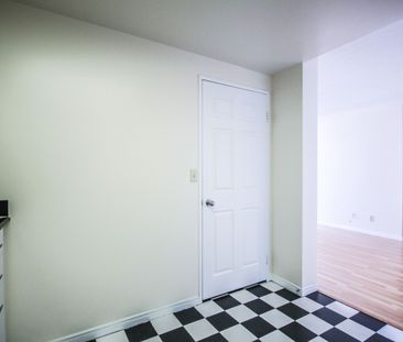 For Lease - 7 Bishop Avenue Unit# 1610, Toronto, Ontario - Photo 2