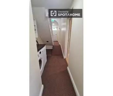 Private ensuite room in North Circular Road, Dublin - Photo 6