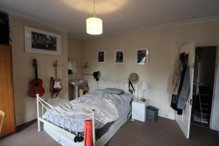 5 bedroom detached house to rent - Photo 4