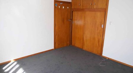 A fully fenced home in a building of two dwellings - Photo 3