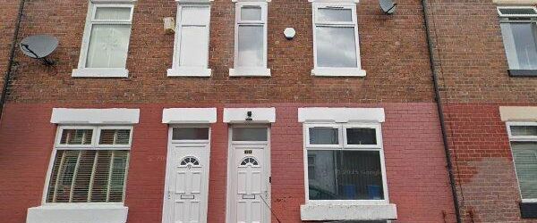 3 Bed Terraced House, Upper West Grove, M13 - Photo 1