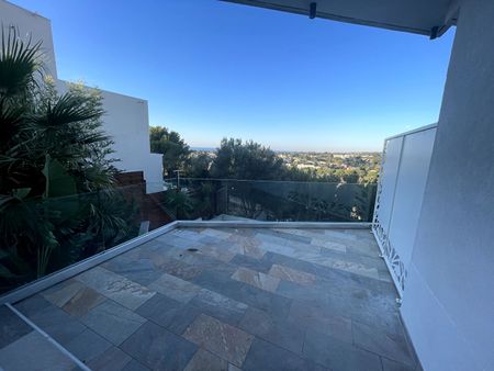 A louer - appartement meublé dans villa T3 Carry Le Rouet de 74m2, proche plage et village climatisé, terrasse, jardin, place de stationnement, - Photo 5