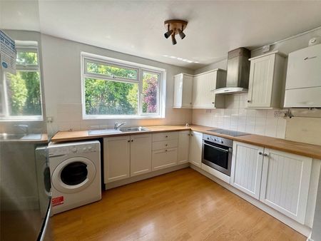 York Road, Woking, Surrey, GU22 7XS - Photo 4