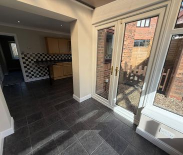 3 bedroom semi-detached house to rent - Photo 6