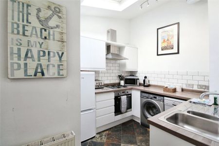 2 bedroom terraced house to rent - Photo 2