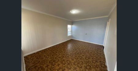 Charming 3 x 1 Home in the Heart of Dudley Park - Photo 4