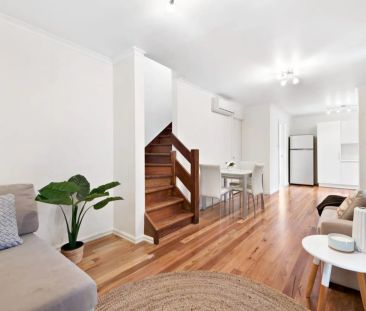Townhouse in a rare quiet pocket of Richmond! - Photo 5
