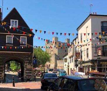 1 bedroom in a house share to rent - Photo 1