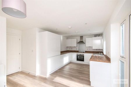 4 bedroom detached house to rent - Photo 3