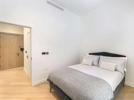 A stunning - split level one bedroom apartment in the Television Centre - Photo 4