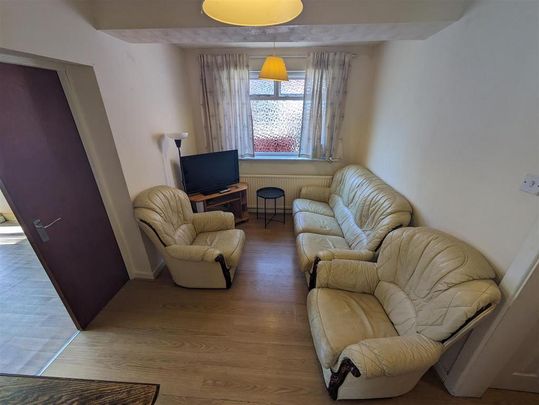 5 bedroom private hall to rent - Photo 1