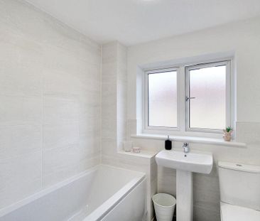 3 bedroom semi-detached house to rent - Photo 6