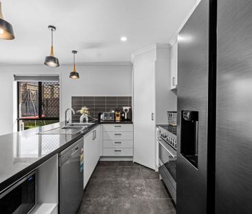 Modern 4-Bedroom Home with All the Comforts You Desire&excl;&excl; - Photo 4