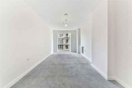 Savills are delighted to present this spacious three bedroom, two bathroom apartment situated with close proximity to local amenities and public transport. - Photo 4