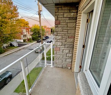 4 1/2 -LAVAL - 5 mn Métro CARTIER - Haut de Triplex - Photo 4