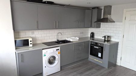 2 bedroom flat to rent - Photo 2