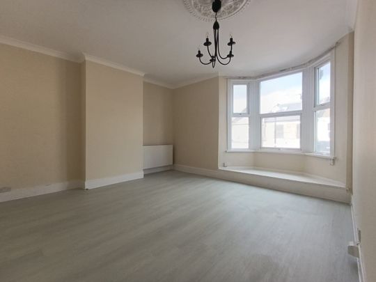 3 Bed Flat, Queens Road, E17 - Photo 1
