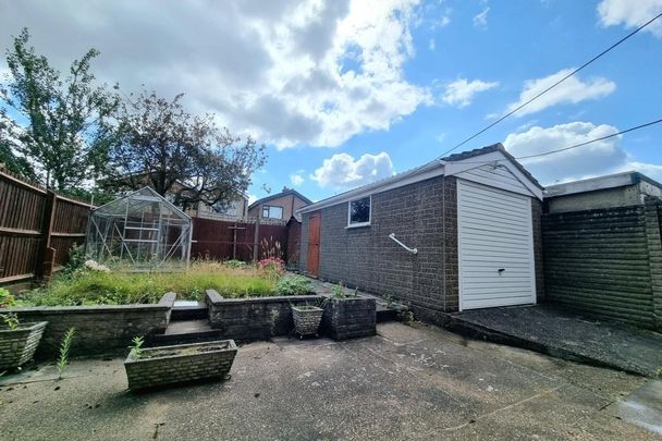 Howard Close - Photo 1