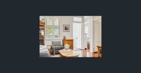 Classic Queenslander on Large Block – Walk to Waterfront, Schools & Cafés - Photo 2