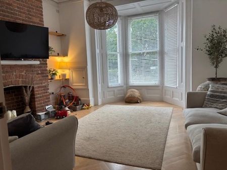 5 bedroom townhouse to rent - Photo 2