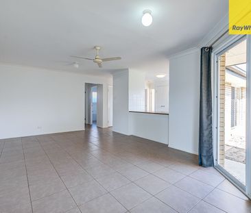 Family home with spacious living - Photo 3