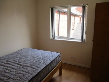 Great Apartment, 122c Fitzroy Avenue, Queens Quarter ~ Botanic Area, Belfast - Photo 4