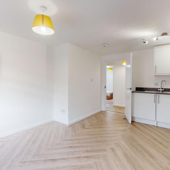 4 bedroom flat to rent - Photo 1