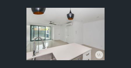 Available 27 Jan 2026 - Photo 3