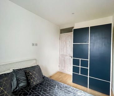 Room in a Shared Flat, Dovet Court, SW8 - Photo 4