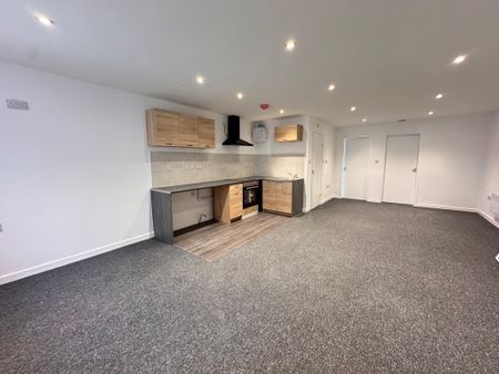 Broadmeadow Flats, Warstones Drive, Wolverhampton - Photo 3