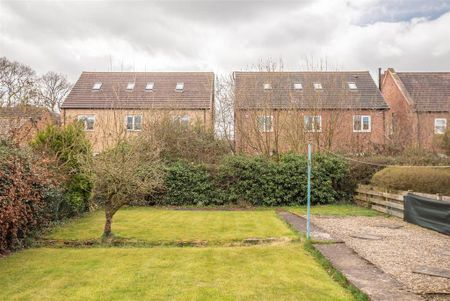 3 bedroom semi-detached house to rent - Photo 3