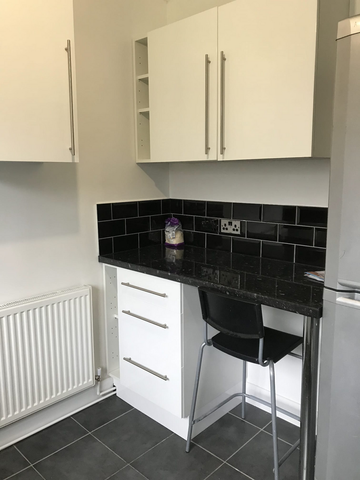 1 bedroom in a house share to rent - Photo 4