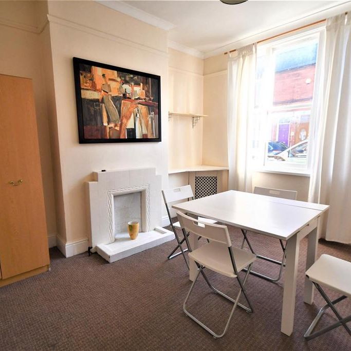 4 bedroom terraced house to rent - Photo 1