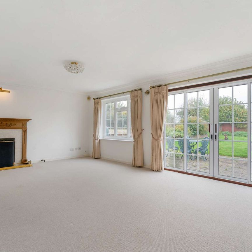 A beautifully positioned family home with far reaching views. - Photo 1