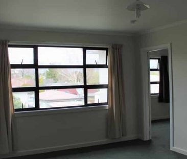 ROSLYN - 2 BEDROOM - Photo 1