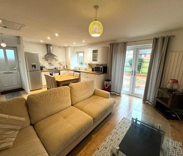 2 bedroom semi-detached bungalow to rent - Photo 2