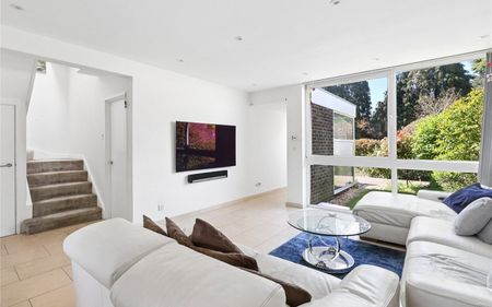 Brackley, Weybridge, Surrey, KT13 - Photo 3