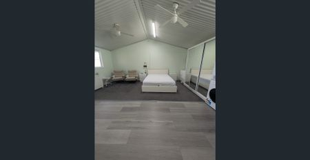 Modern, newly renovated fully furnished, private studio. - Photo 3