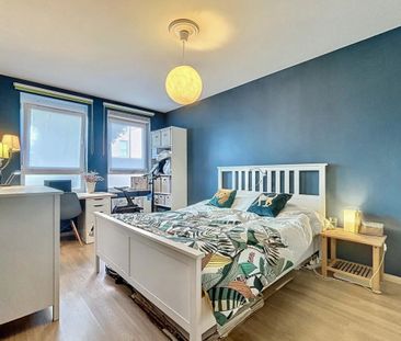 Rez de Chaussée avec jardin - 3 chambres / double parking interne - Photo 5