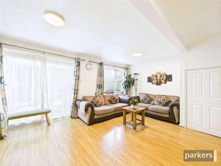 Plymouth Avenue, Woodley, Reading, Berkshire, RG5 - Photo 2