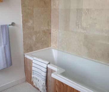 6 bedroom house, 2 en-suites - Photo 2